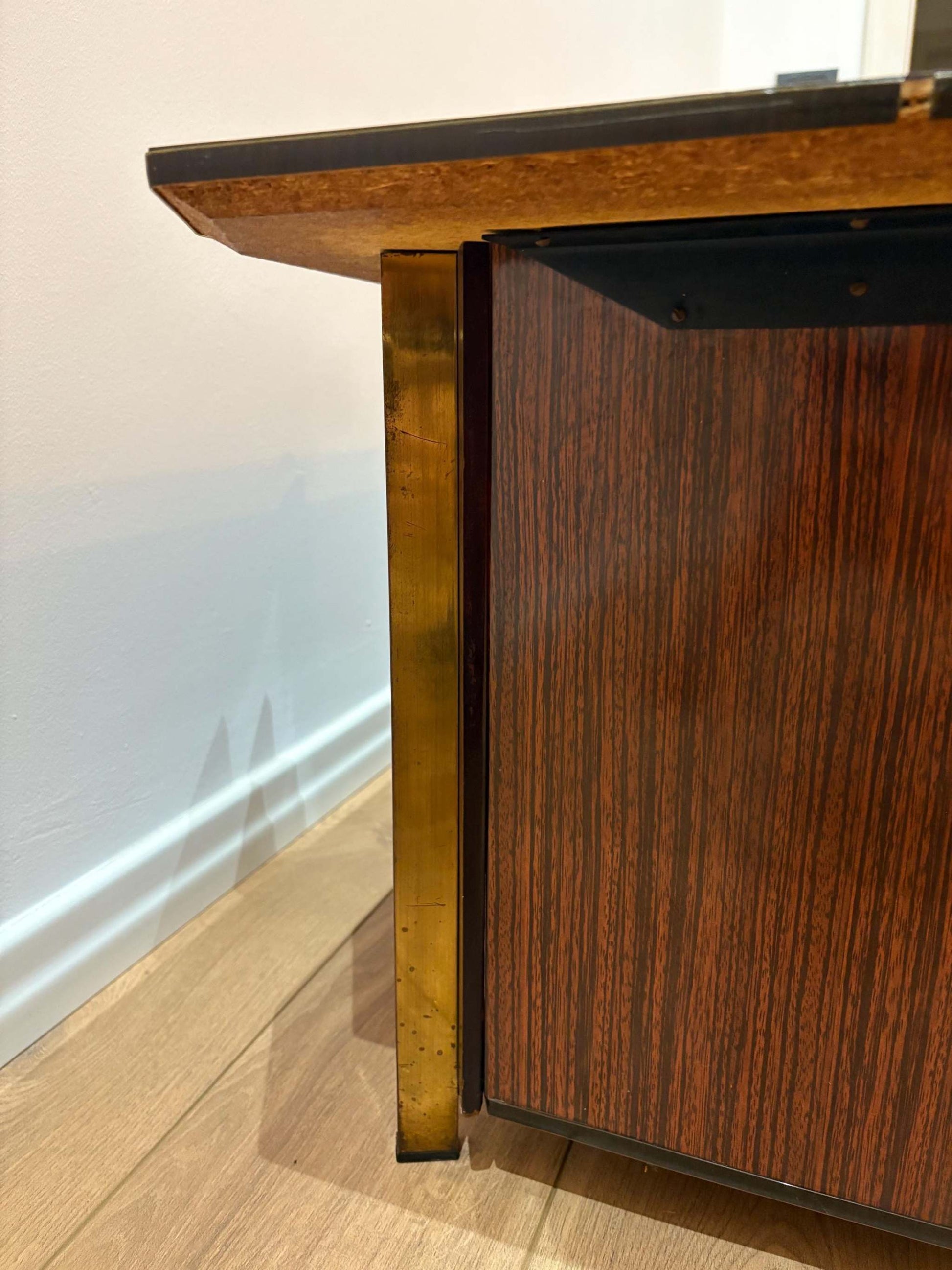 dettaglio gamba in ottone tavolo carrello vintage Hollywood regency anni 50 italiano fatto a mano