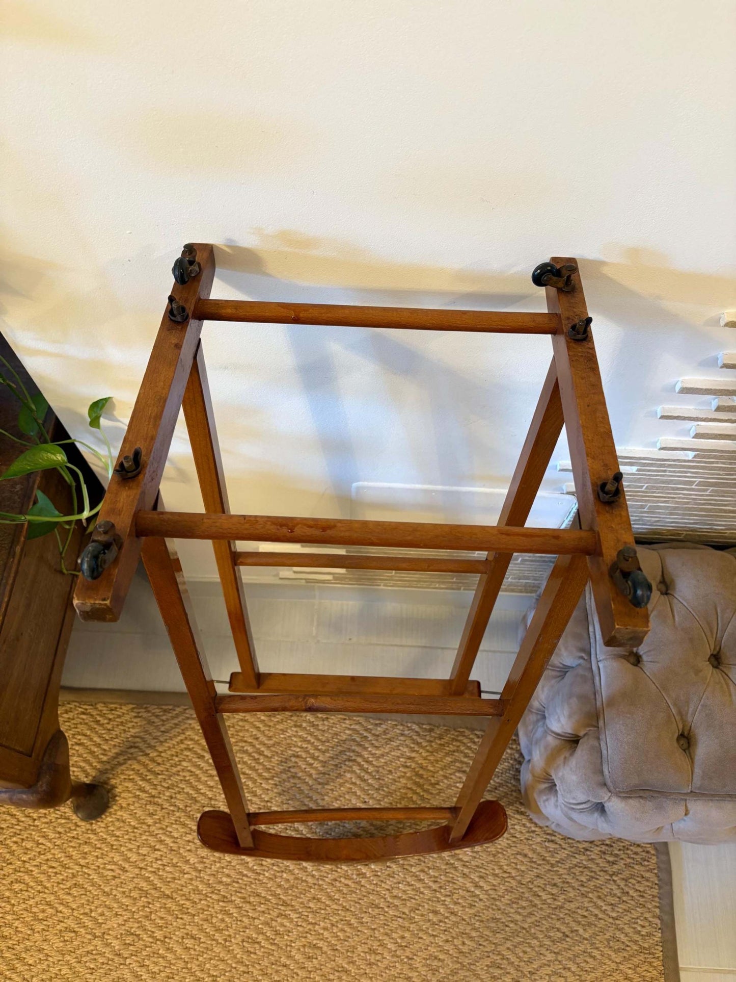 Attaccapanni in legno vintage italiano mid century rustico per abiti e accessori