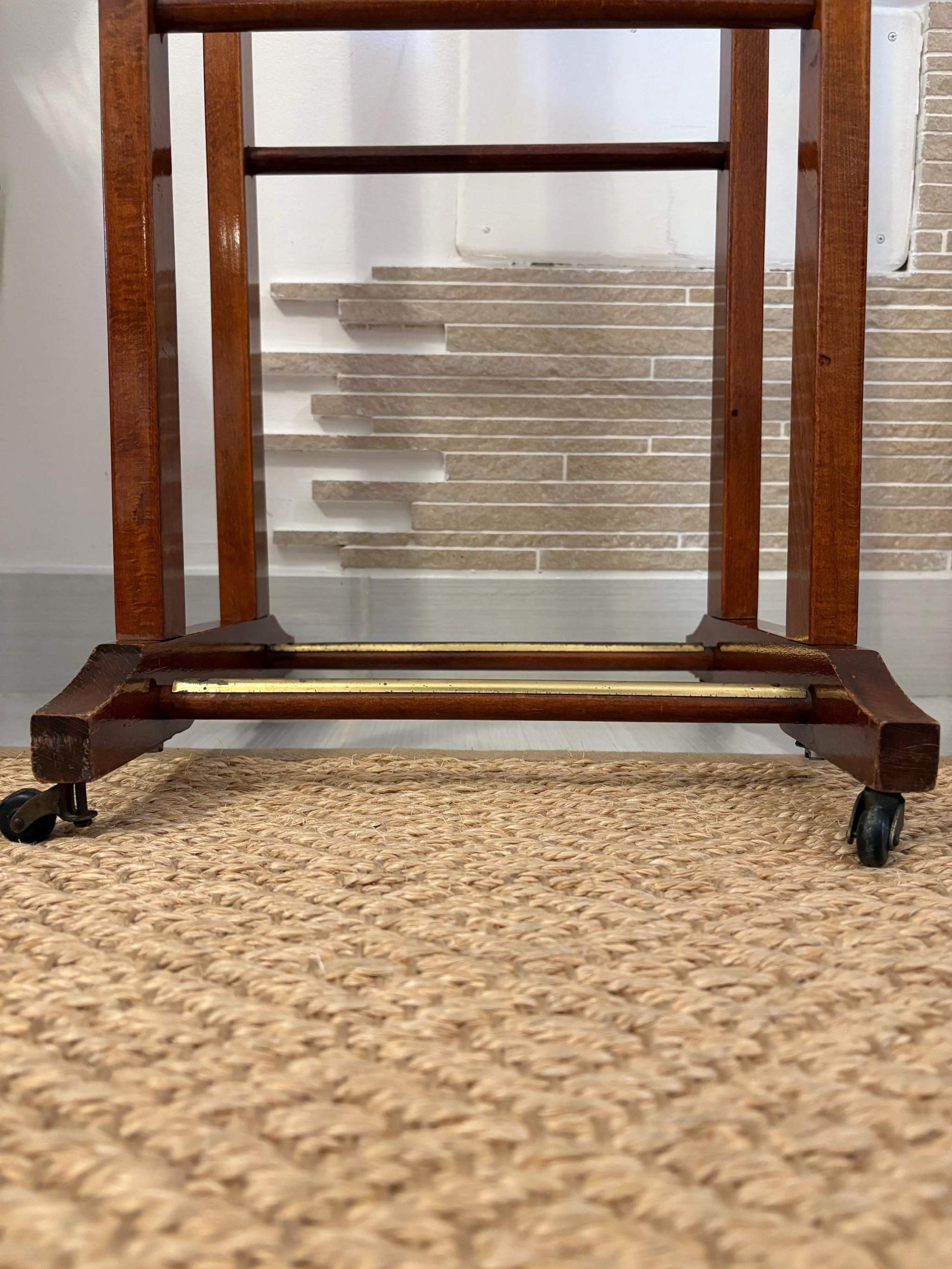 Fratelli Reguitti valet stand vintage in legno design italiano con ruote e dettagli antichi