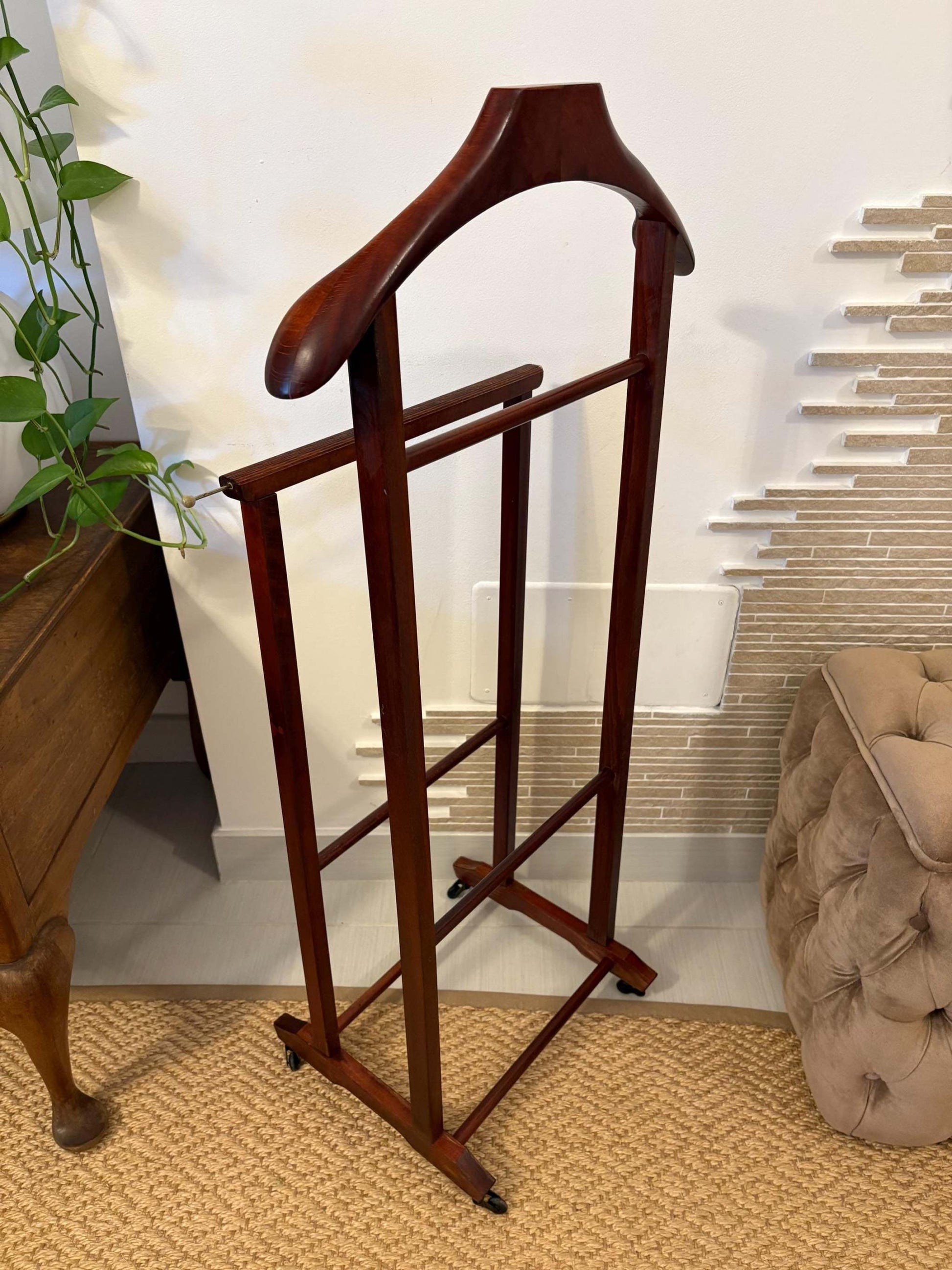 portabiti vintage in legno Made in Italy stile classico per abiti e accessori