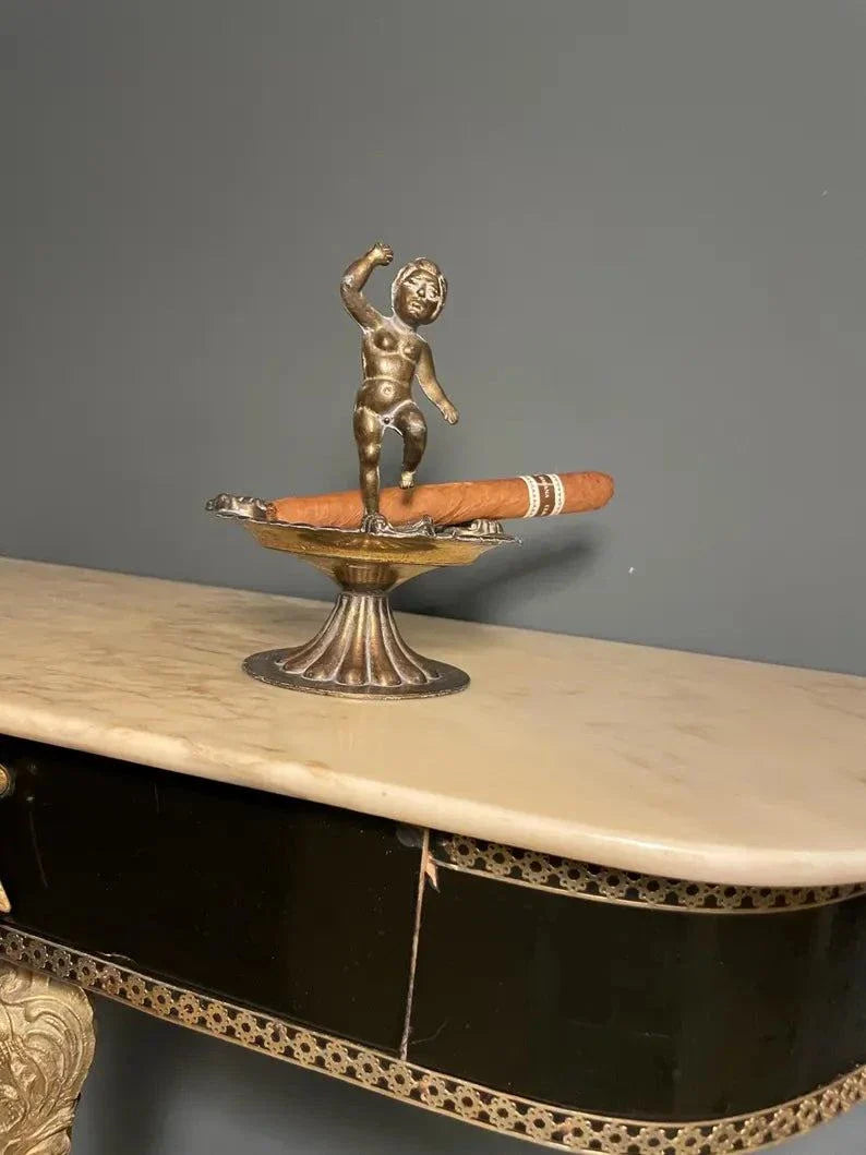 Posacenere vintage italiano in ottone con base in legno e dettagli artigianali, stile mid-century elegante e decorativo