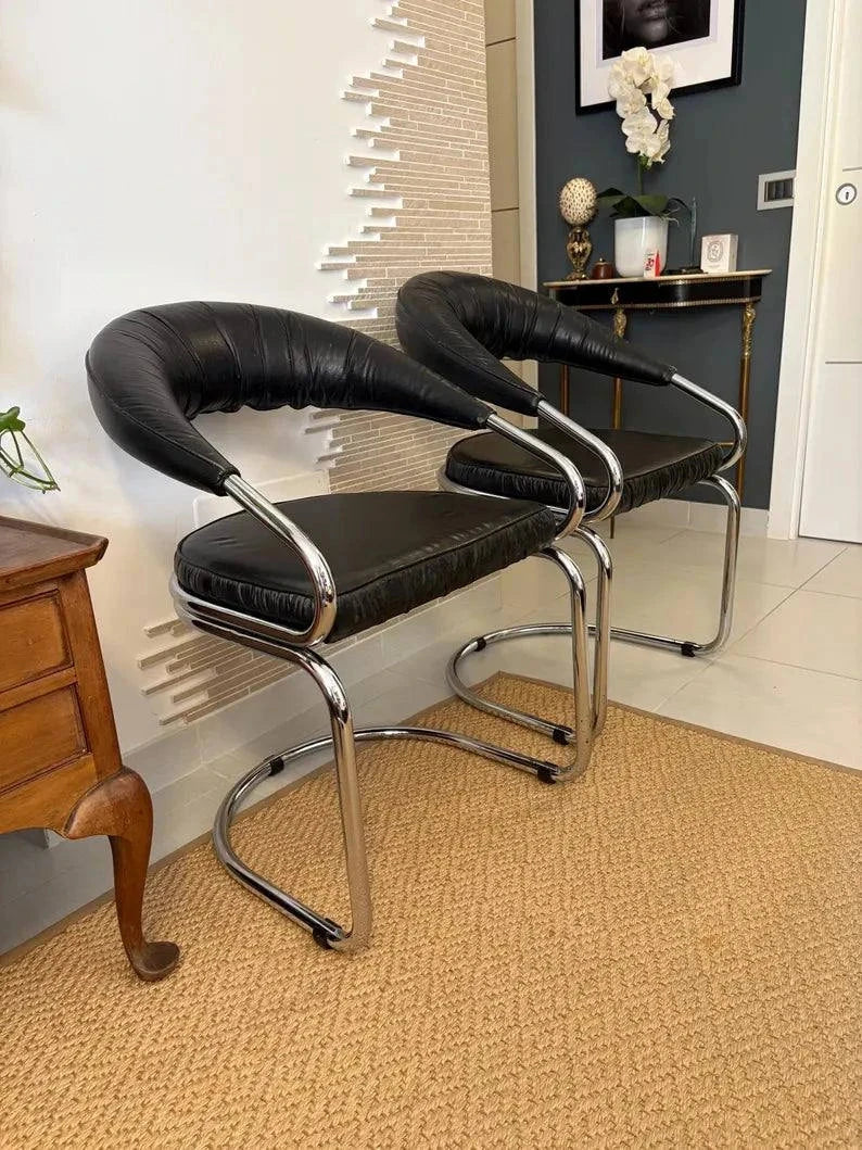 Sedie in pelle Giotto Stoppino con struttura in acciaio tubolare stile mid-century vintage ispirate a Wassily.